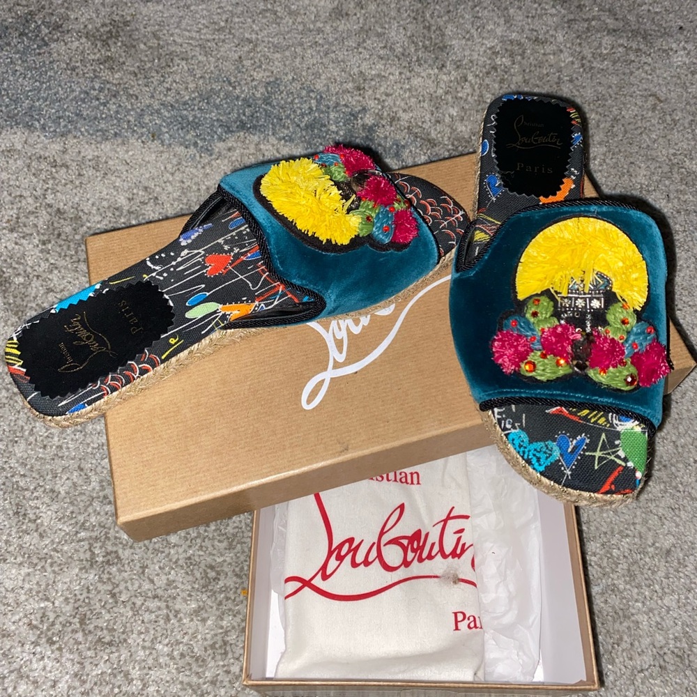 CHRISTIAN LOUBOUTIN Raffia Pacha Flats ❤️‍🔥